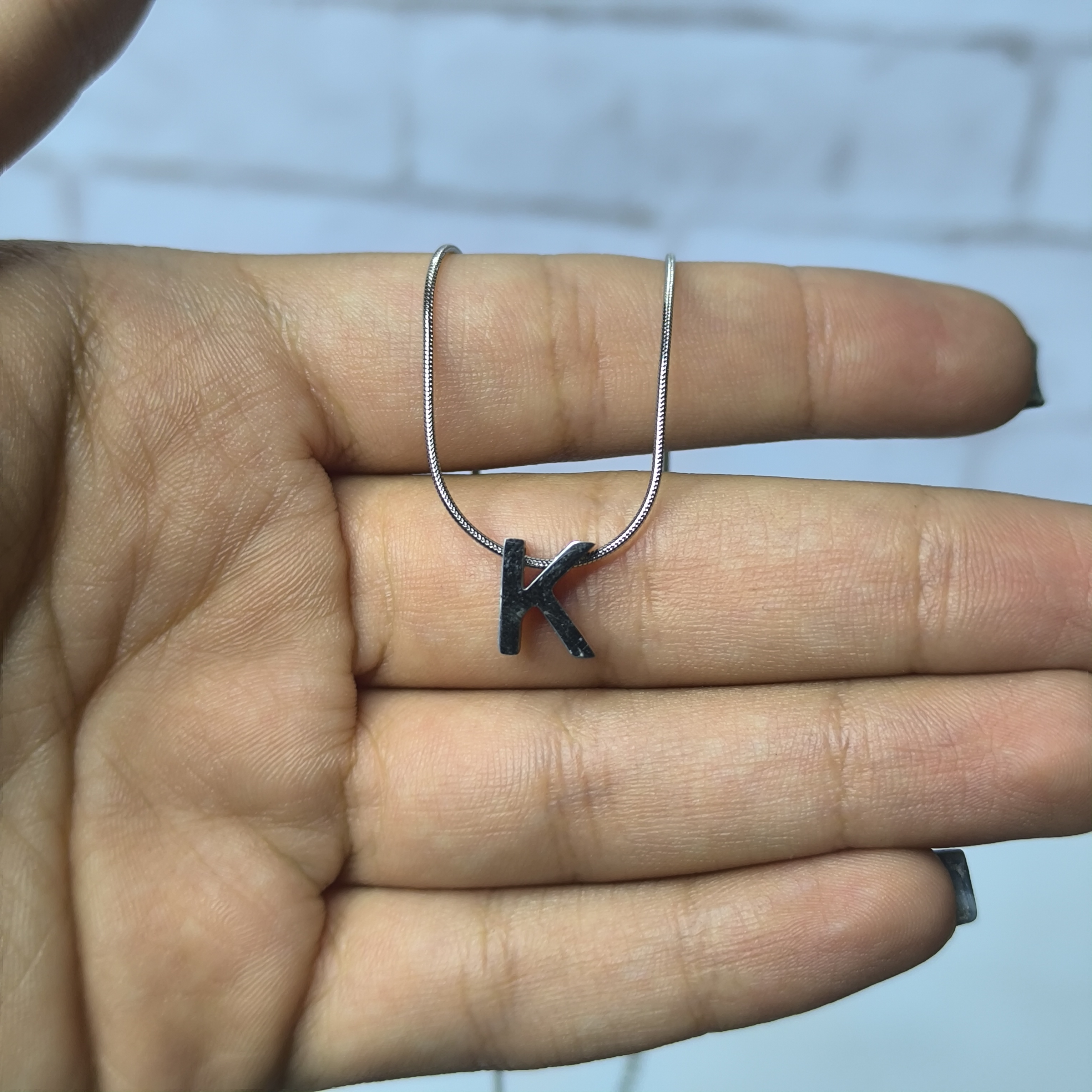 گردنبند حروف K نقره ای رنگ ثابت