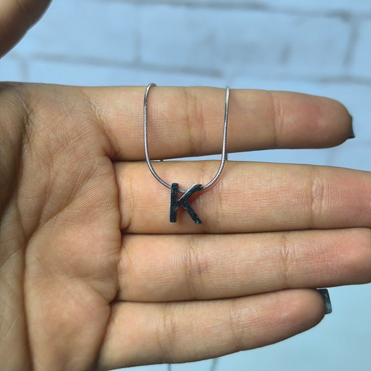 گردنبند حروف K نقره ای رنگ ثابت