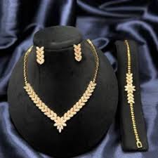 سرویس گردنبند زیبا